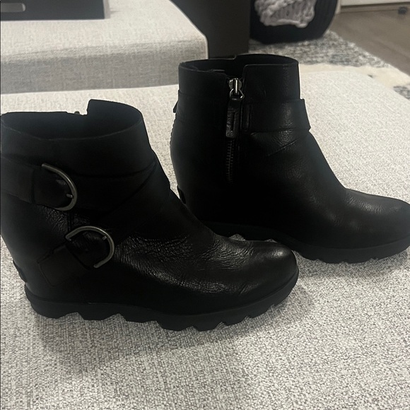 Sorel Black Ankle Boots with Buckle Detail - Picture 5 of 8
